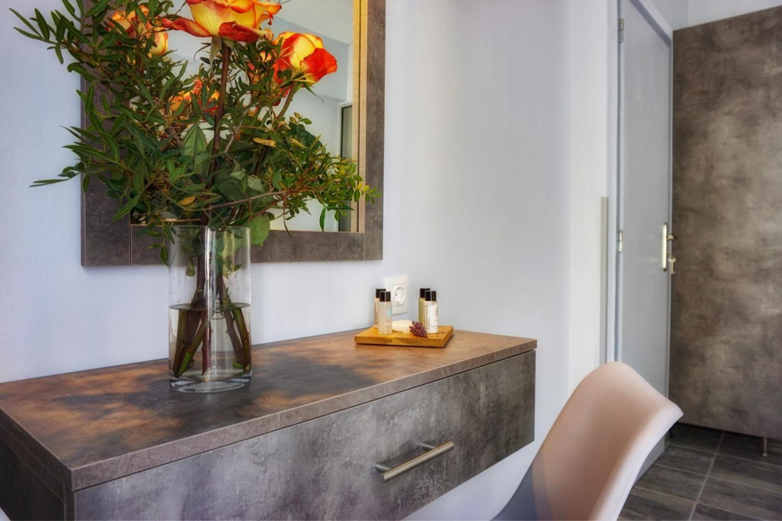 Liprando Hotel เนาซา ภายนอก รูปภาพ