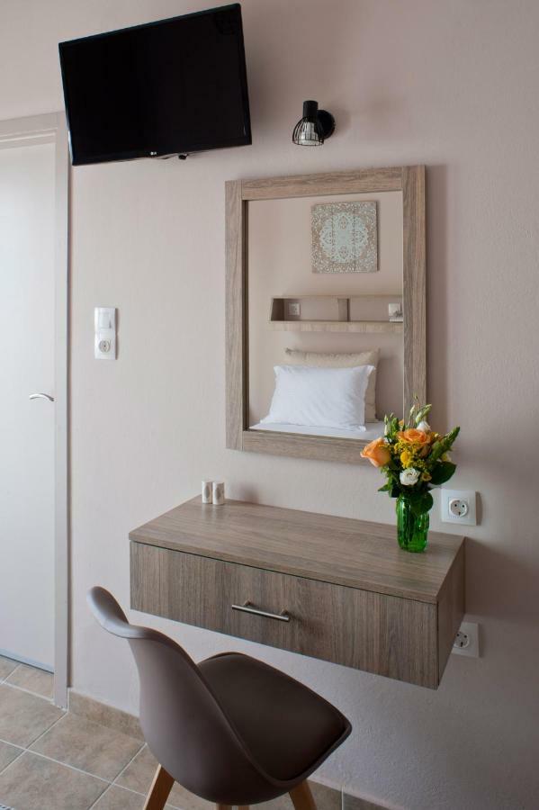 Liprando Hotel เนาซา ภายนอก รูปภาพ